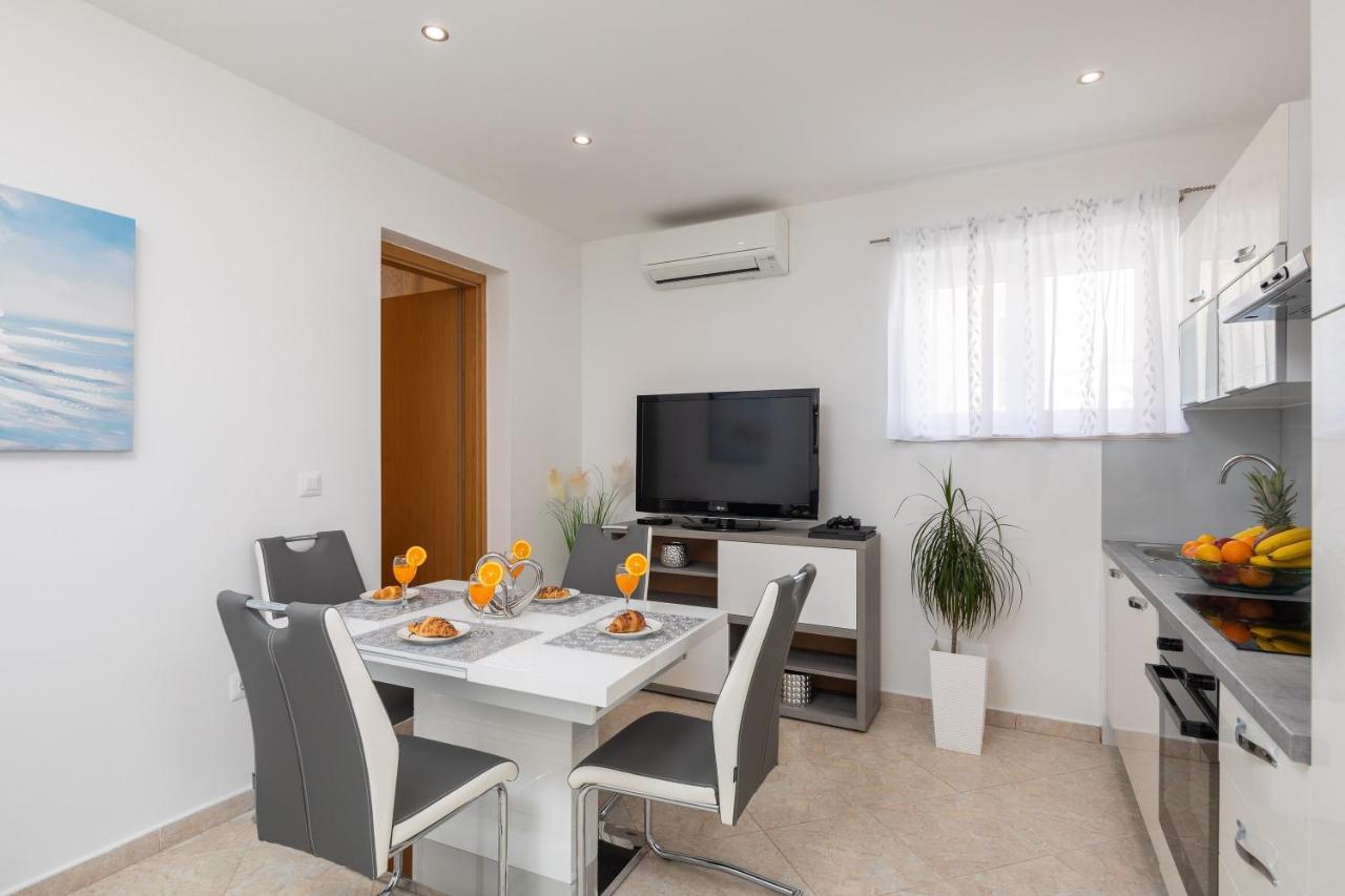 Fba Family Beach Apartments Omis Exterior photo