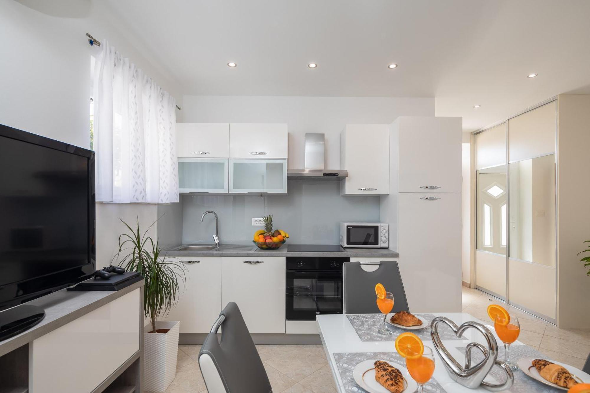Fba Family Beach Apartments Omis Room photo