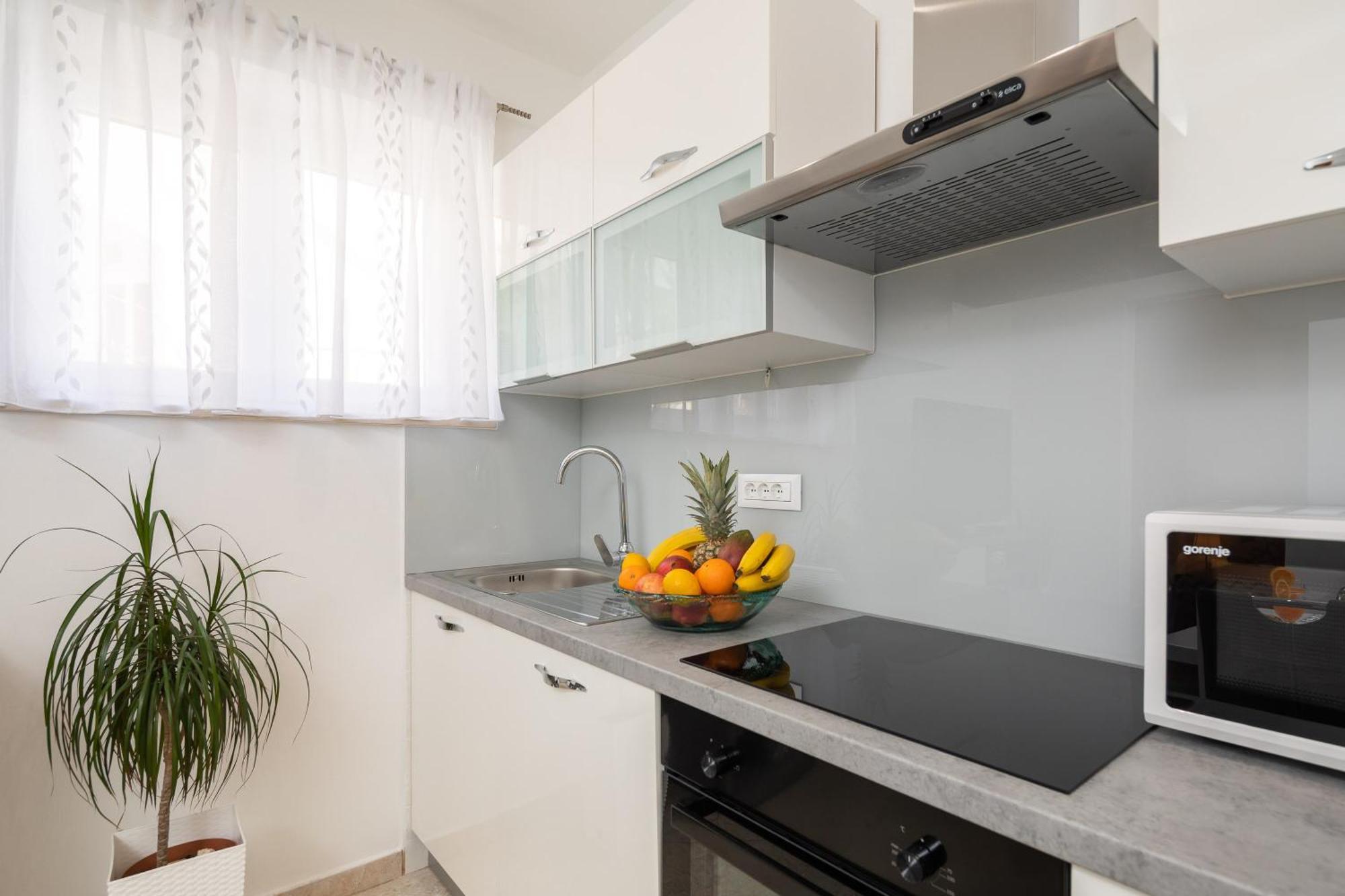 Fba Family Beach Apartments Omis Room photo